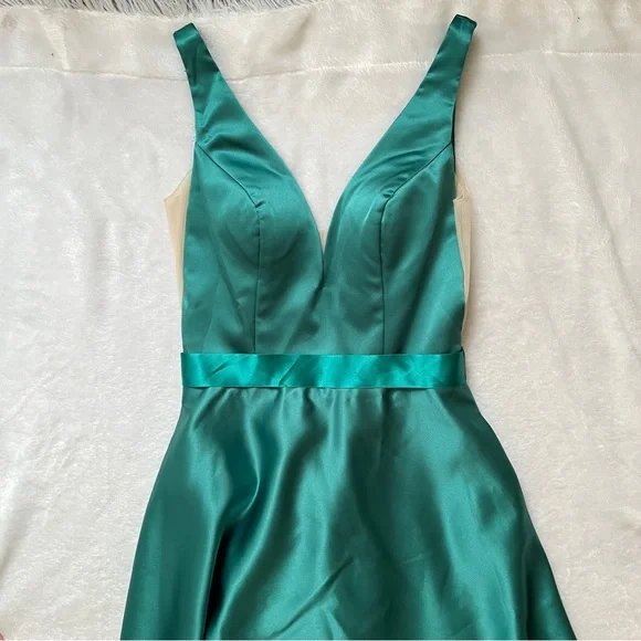Ashley & Justin Bridesmaids Emerald Green Satin Formal Ball Gown Size 6 NWT Lace - Picture 4 of 15